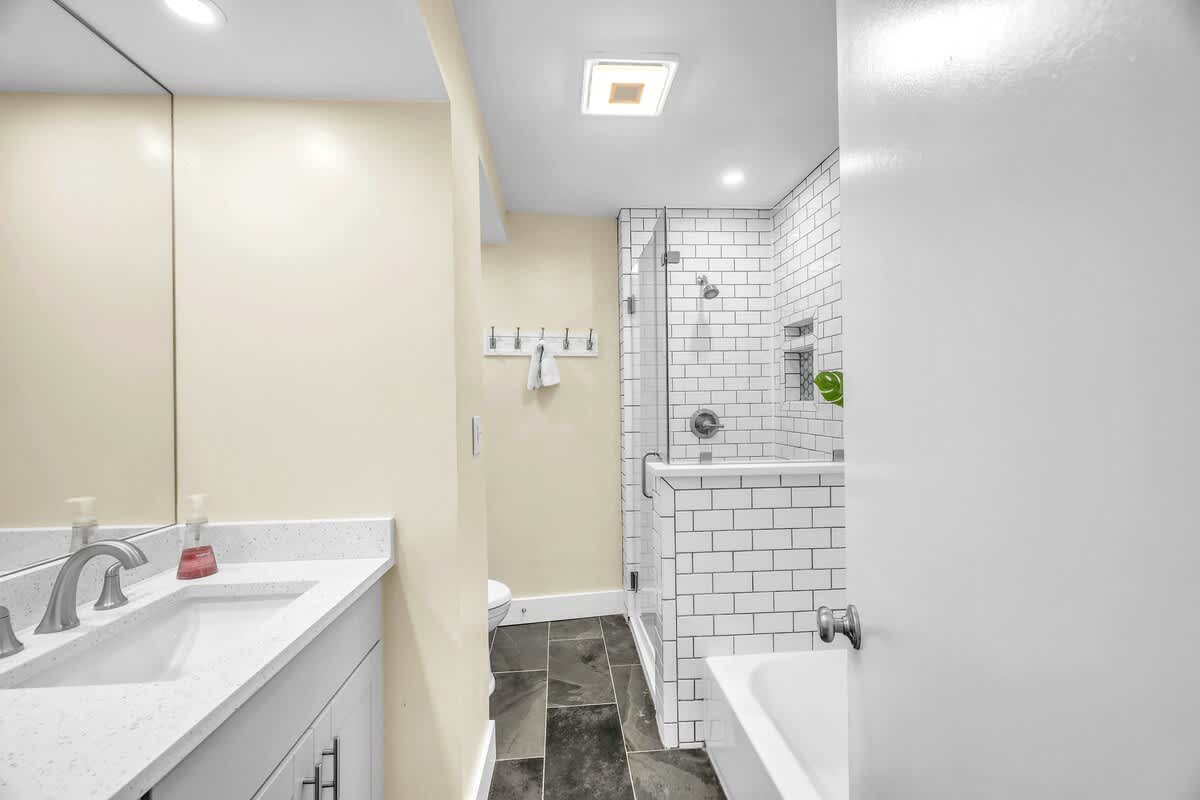 Primary En-Suite Bathroom