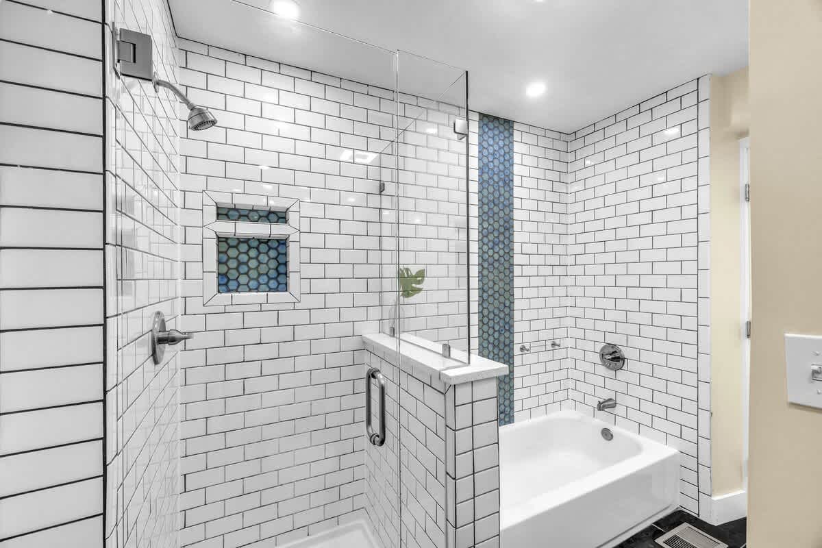 Primary En-Suite Bathroom