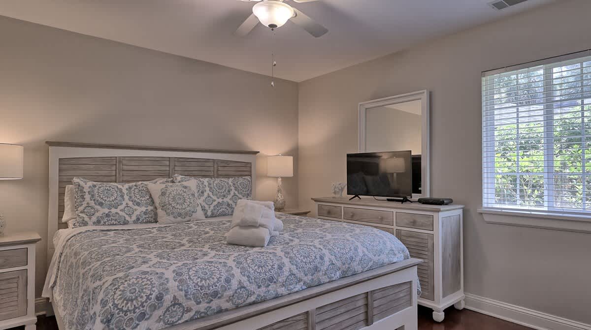 Guest King Bedroom