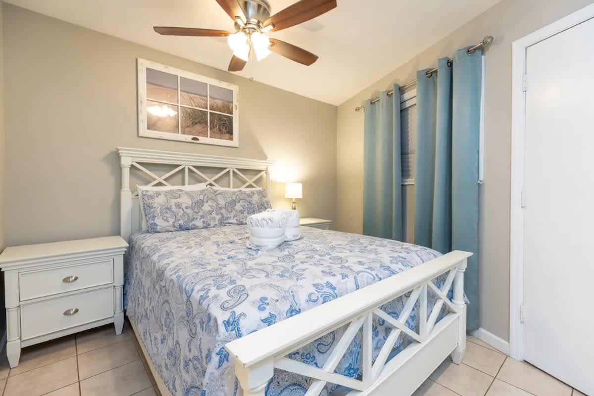 Queen Bedroom