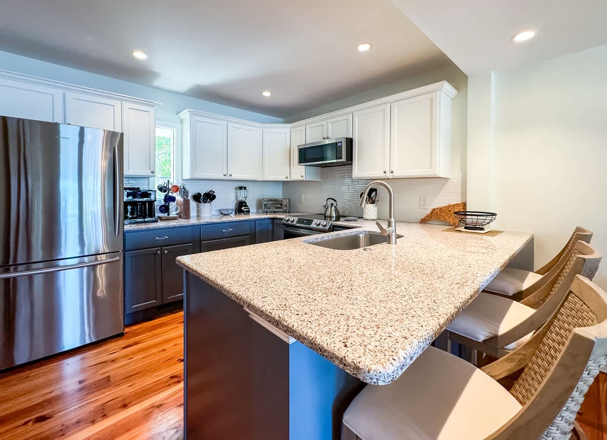 Kitchen & Dining Area
