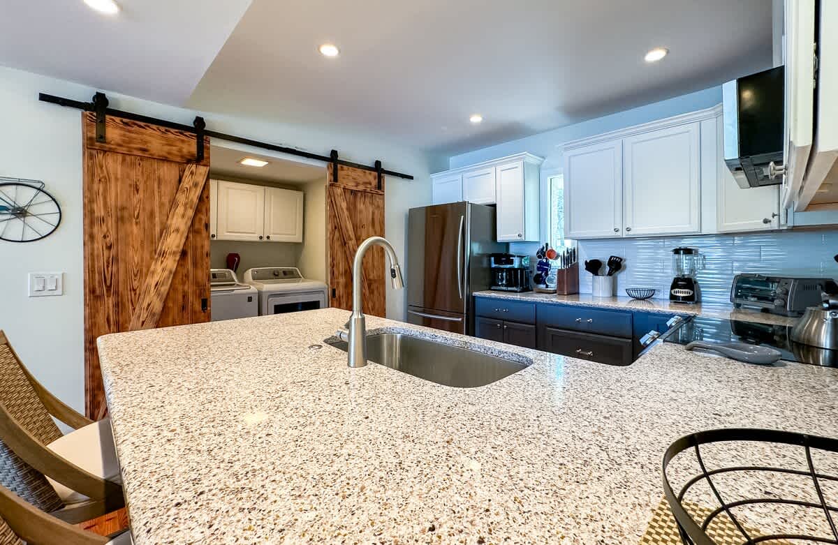 Kitchen & Dining Area