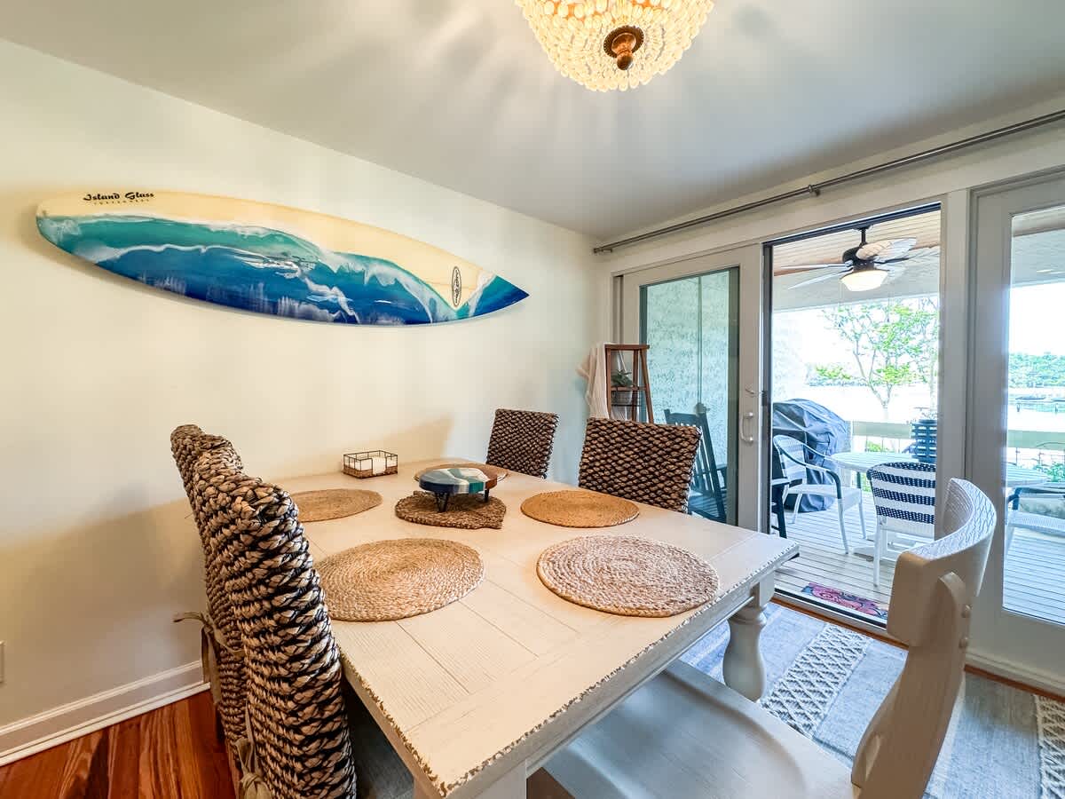 Kitchen & Dining Area