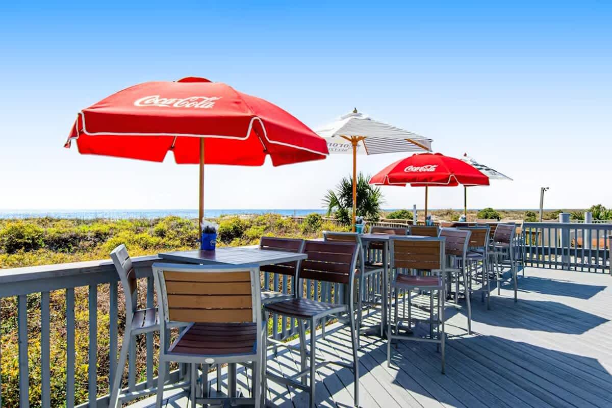 On-Site Restaurant and Bar with View of Ocean