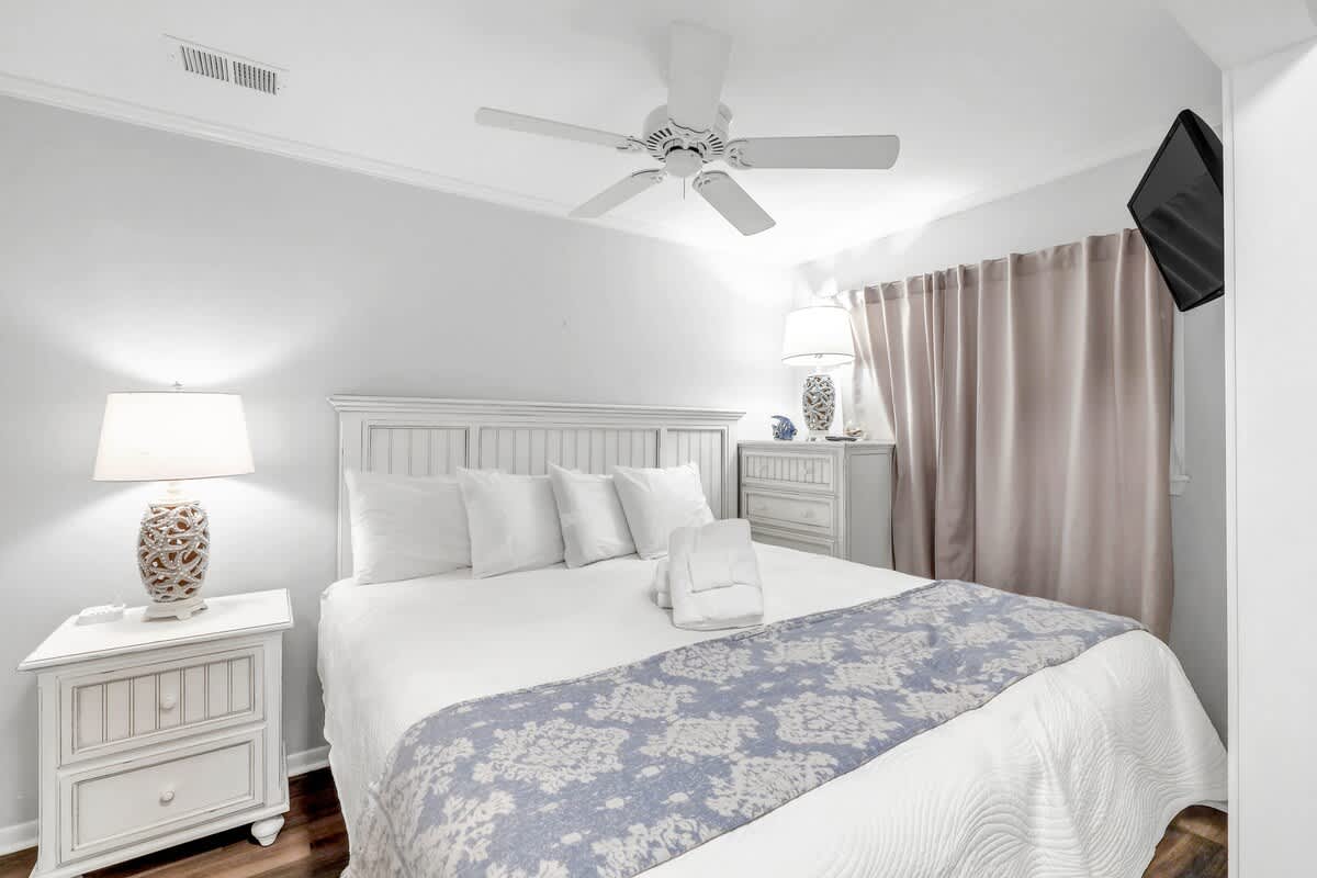 Primary Bedroom with Queen Bed