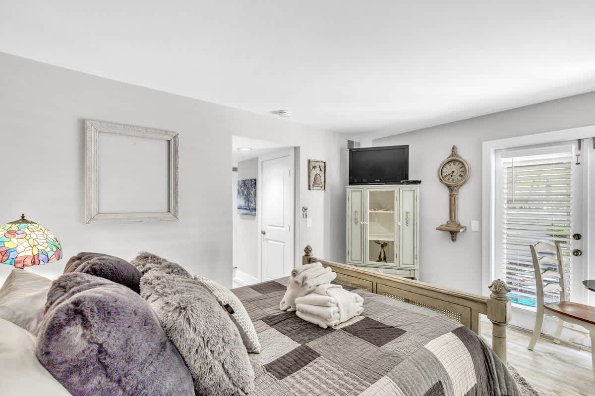 Primary Bedroom with Queen Bed