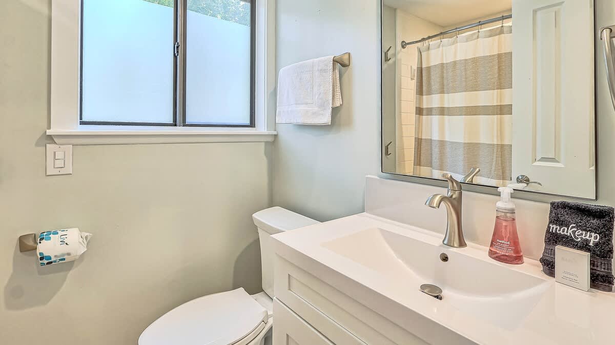 Upstairs Bunk Suite Bathroom
