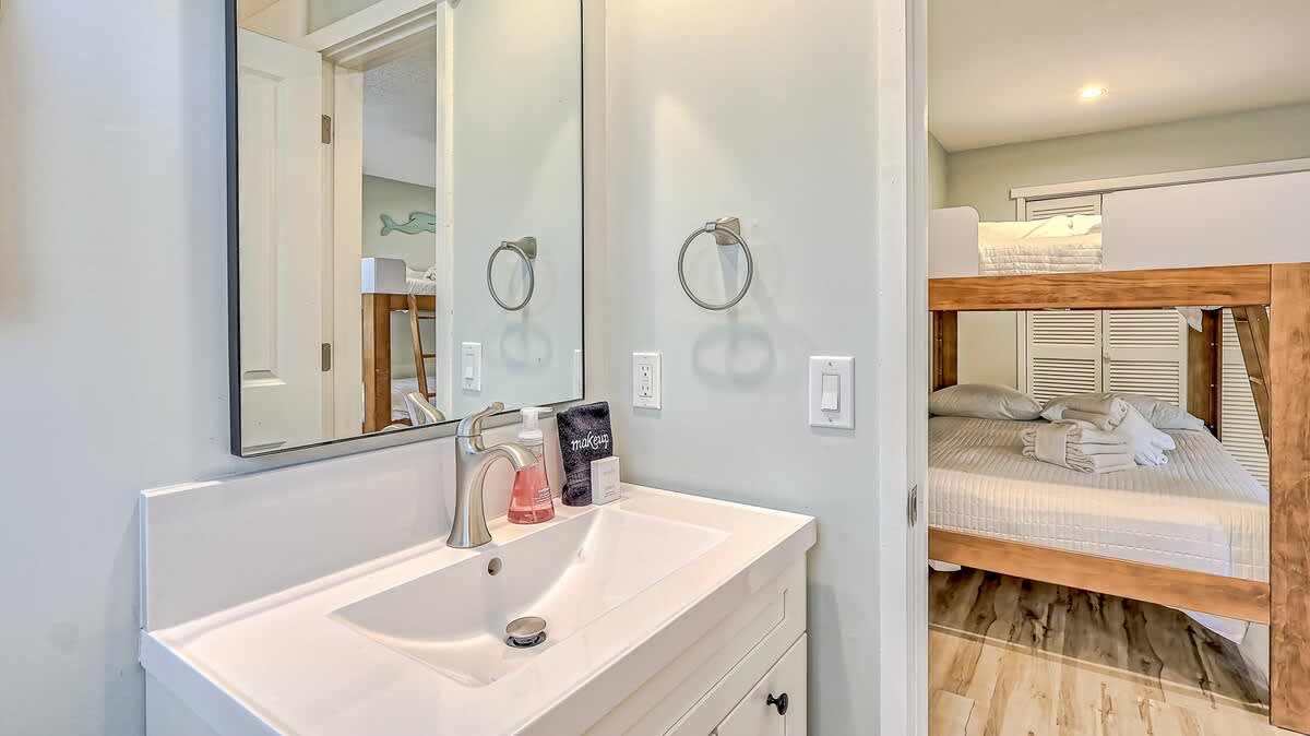 Upstairs Bunk Suite Bathroom