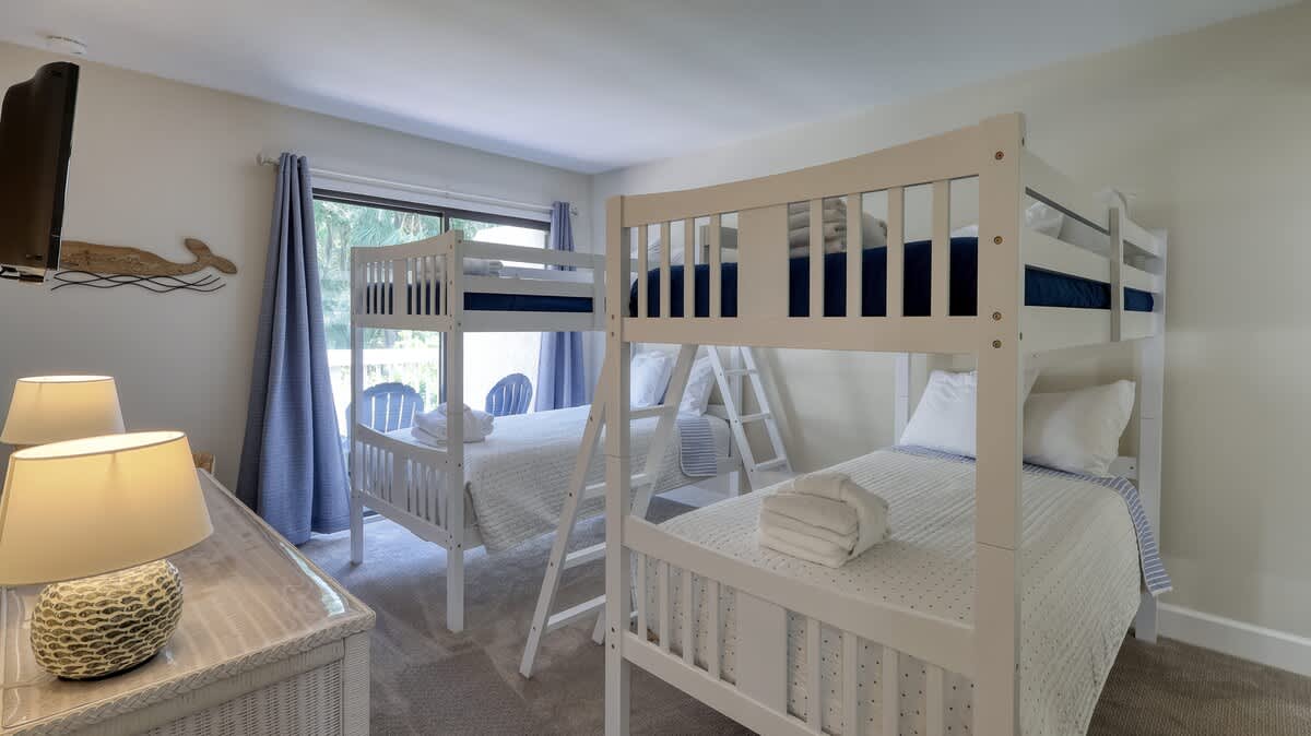 Double Twin Bunk Suite with Shared Balcony