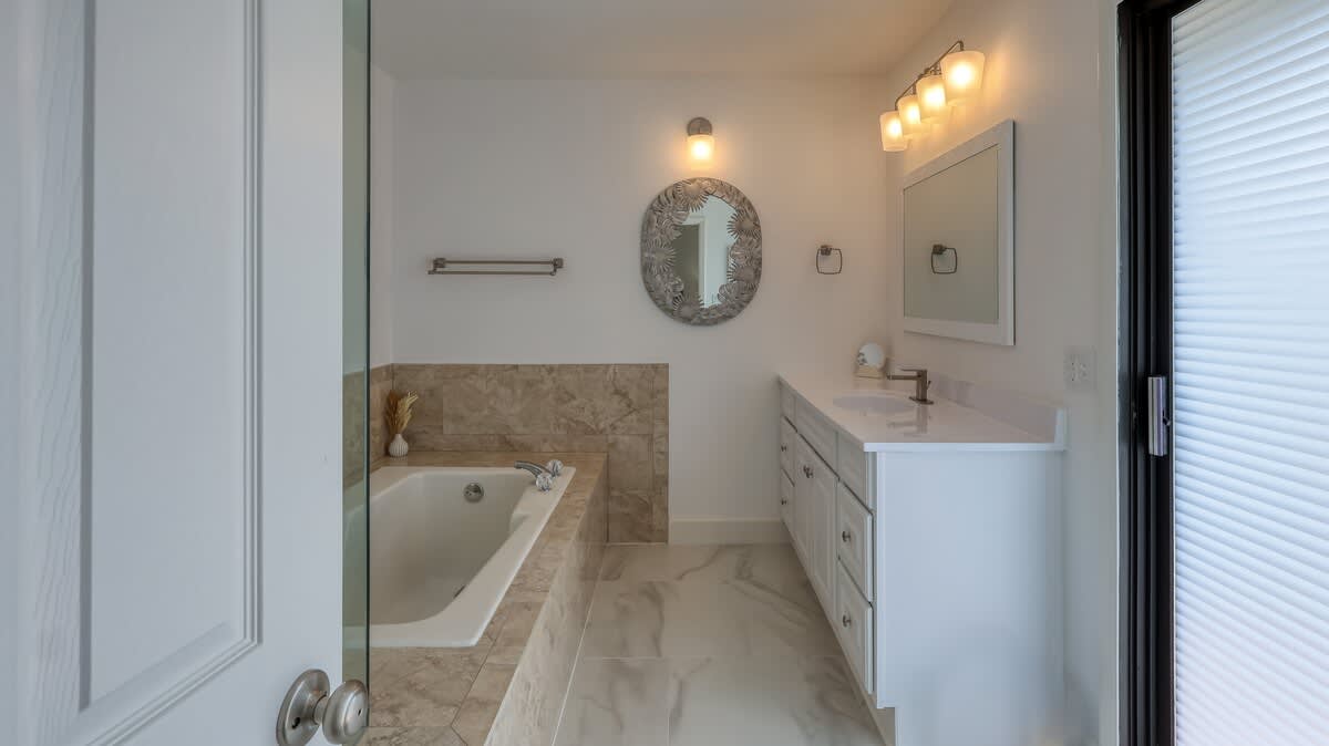 Primary Suite Bathroom