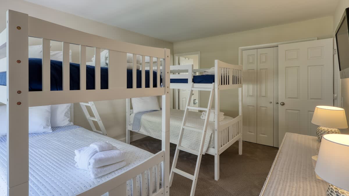 Double Twin Bunk Suite with Shared Balcony