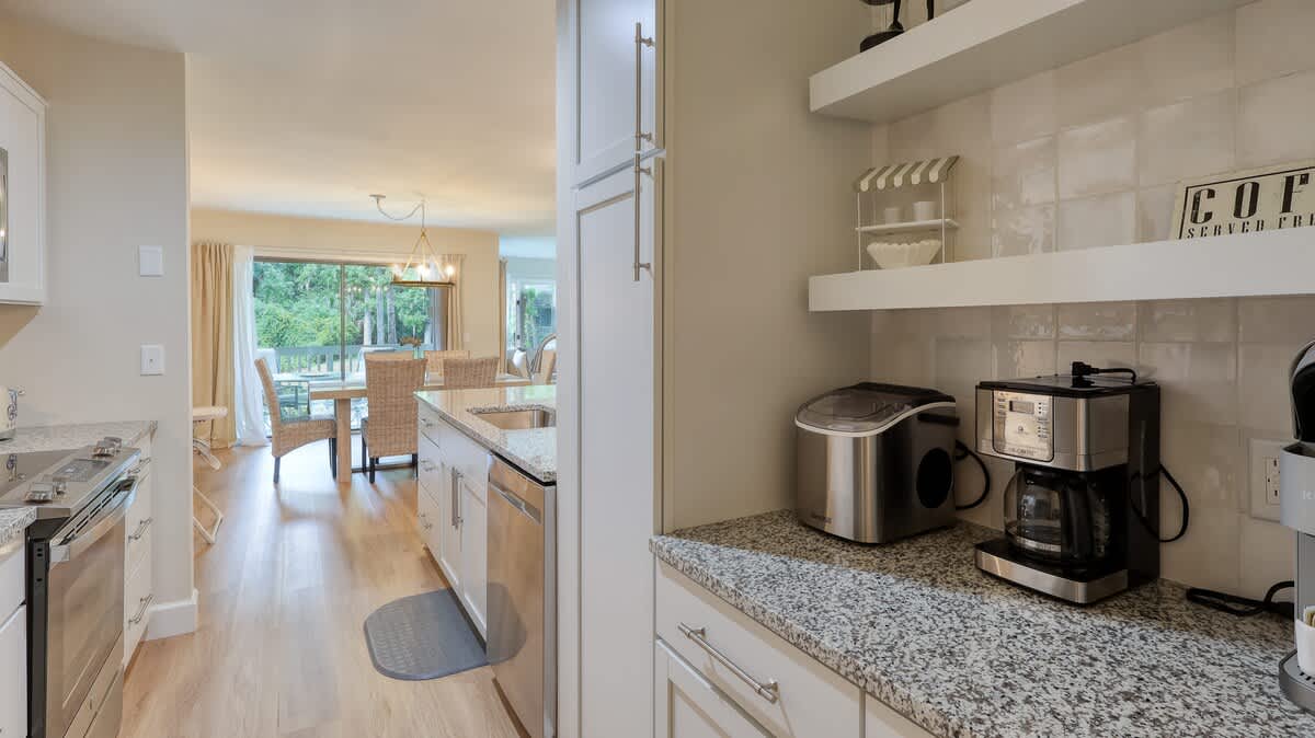 Kitchen and Appliance Nook