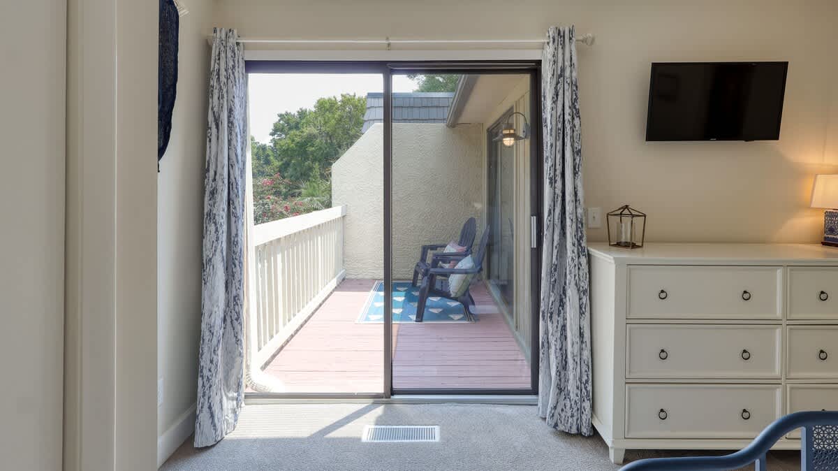 Queen Suite with Shared Balcony