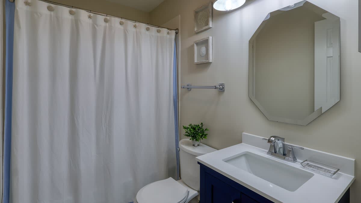 Double Twin Bunk Suite Bathroom