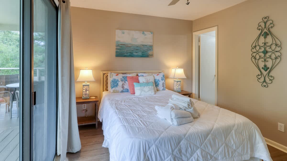 Primary Suite with Queen Bed