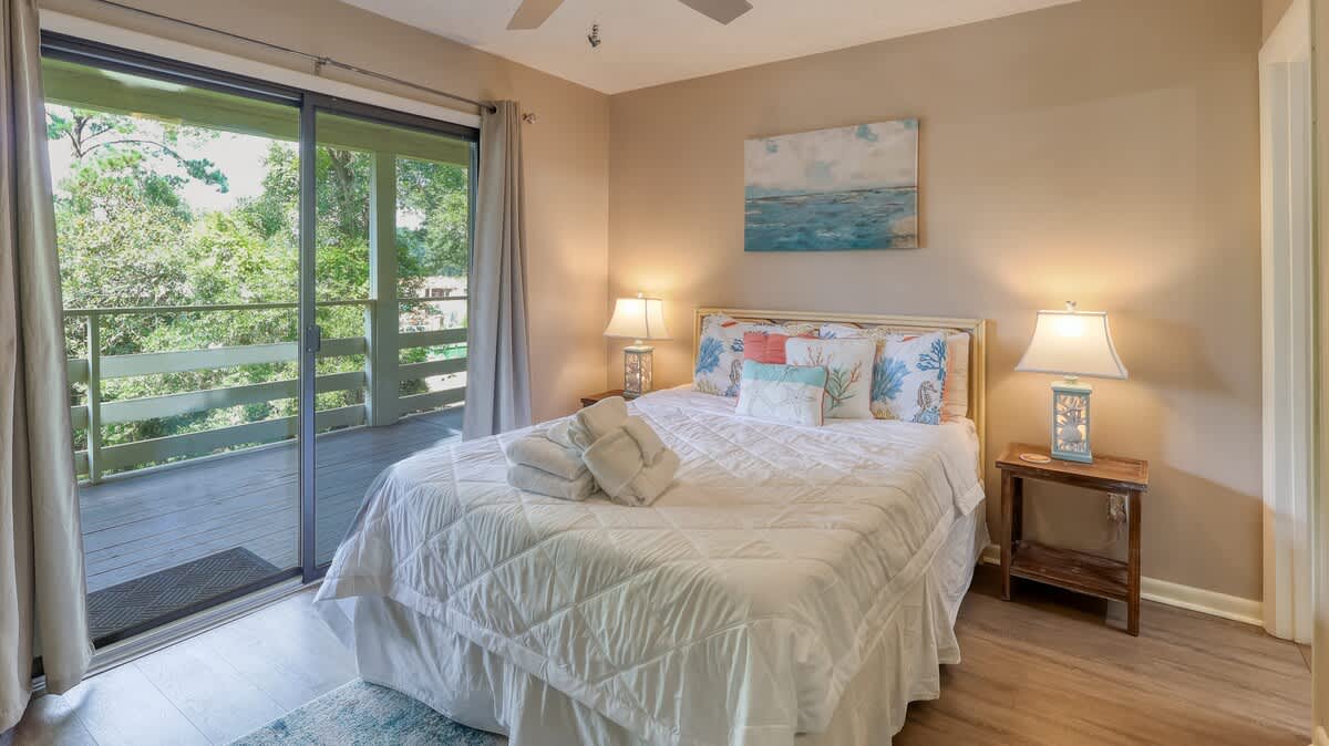 Primary Suite with Queen Bed
