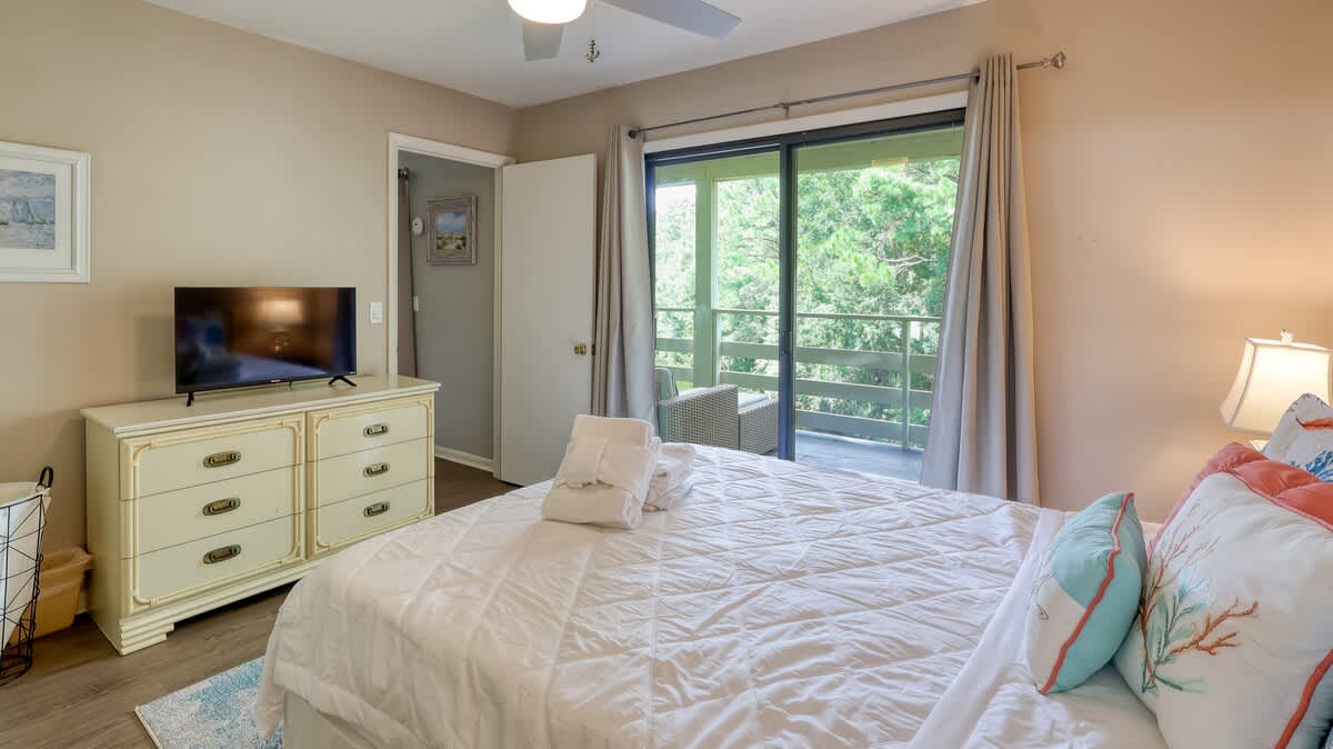 Primary Suite with Queen Bed