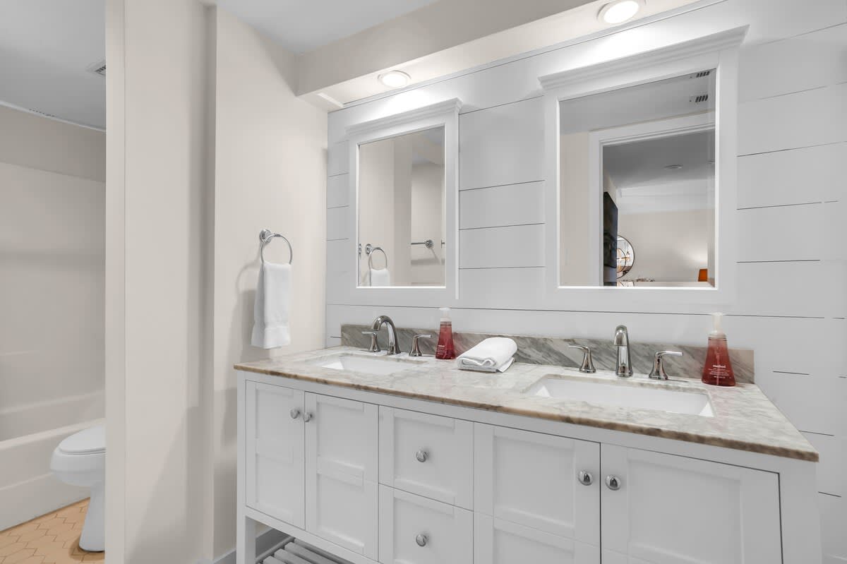 Full Bathroom