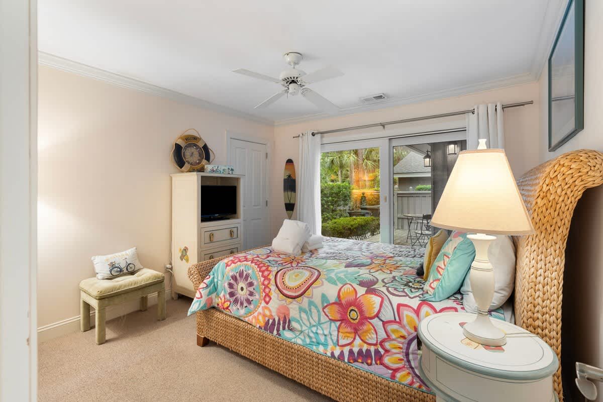 Queen Bedroom with Shared Hallway Bathroom