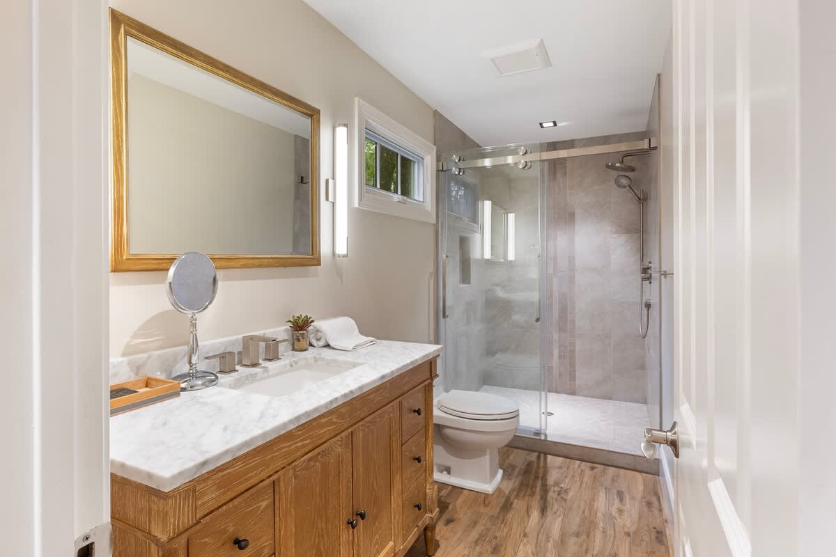 Office and Den with Sleeper Sofa and Full Bathroom
