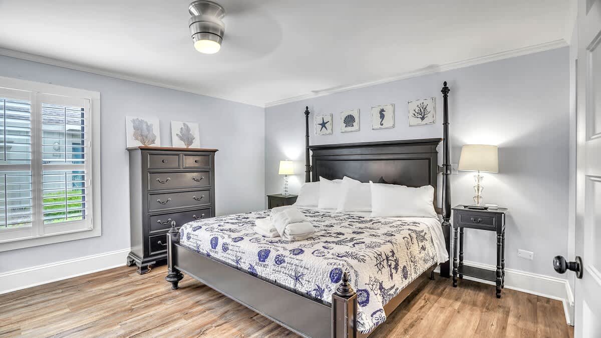 Primary Suite with King Bed and En-Suite Bathroom