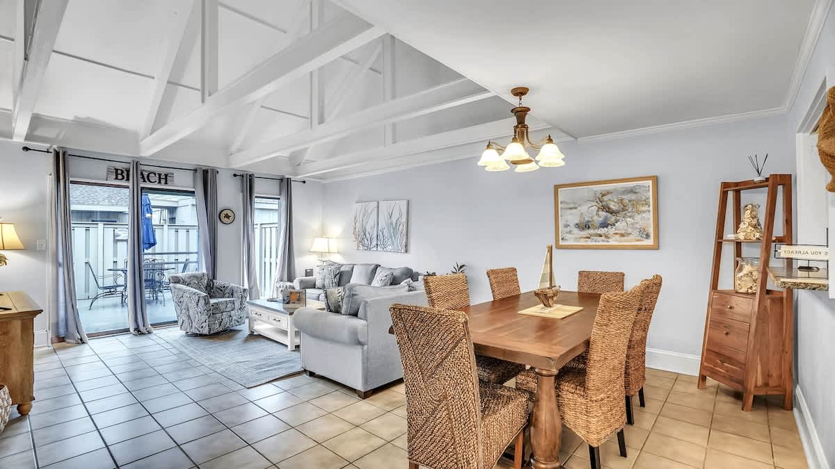 628 Queen's Grant 2