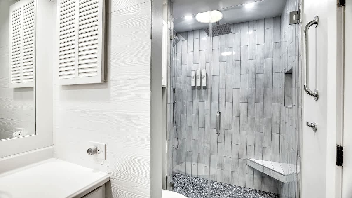 Primary En-Suite Bathroom