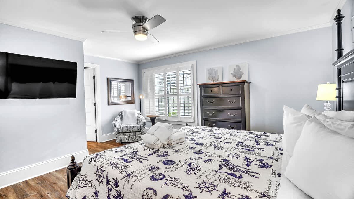 Primary Suite with King Bed and En-Suite Bathroom