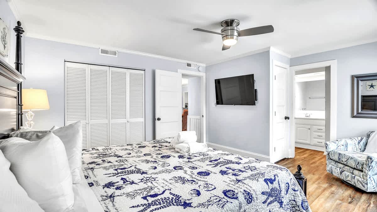 Primary Suite with King Bed and En-Suite Bathroom