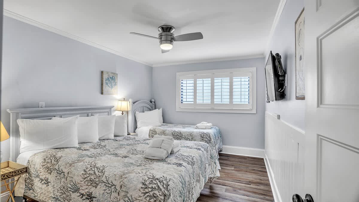 Guest Bedroom with Queen and Twin Bed