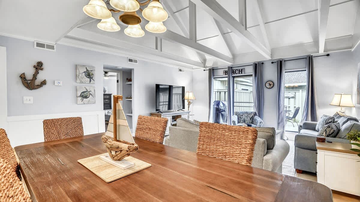628 Queen's Grant 10
