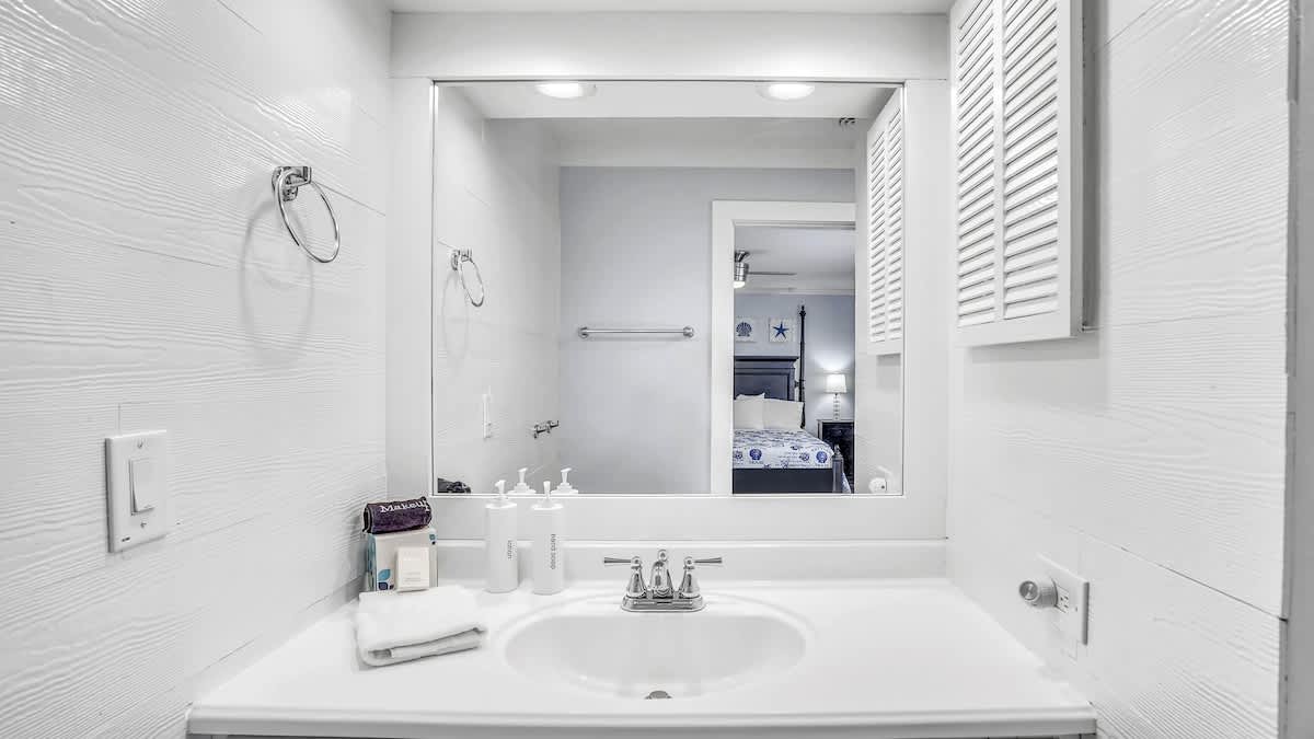 Primary En-Suite Bathroom