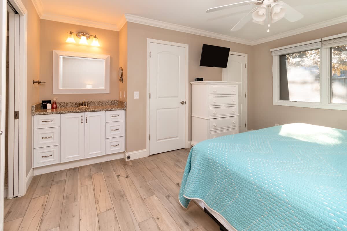 Primary Suite with King Bed