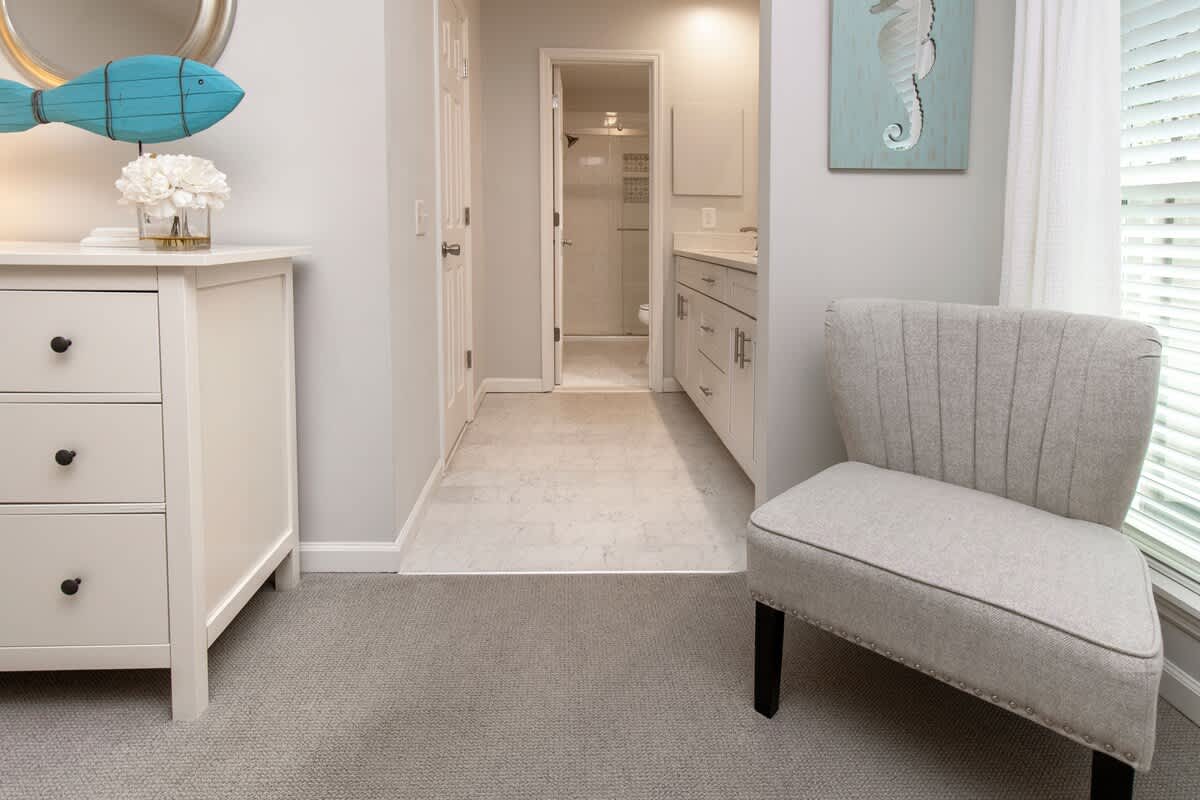 Private Bathroom & Walk-In Closet