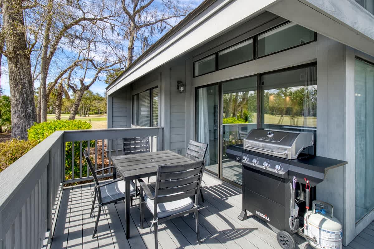 Private Porch Overlooking Golf Course with Grill