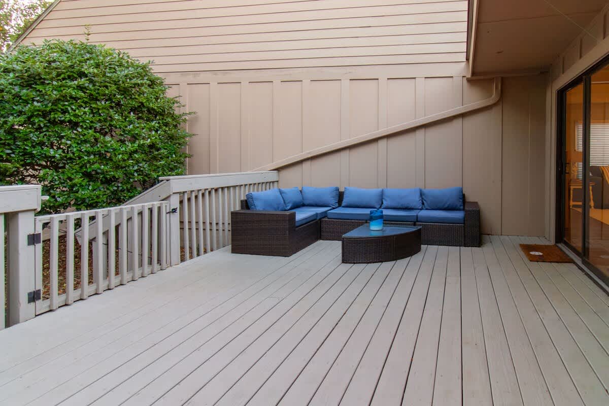 Large Private Back Deck