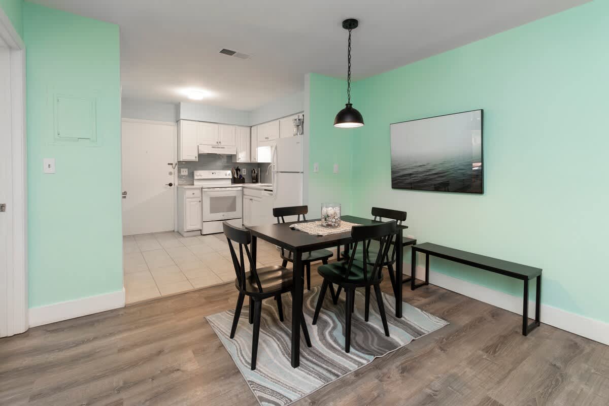 Kitchen & Dining Area