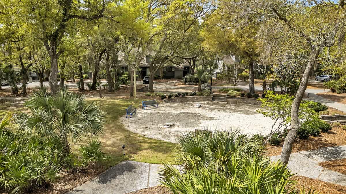 Picnic Area with Cornhole