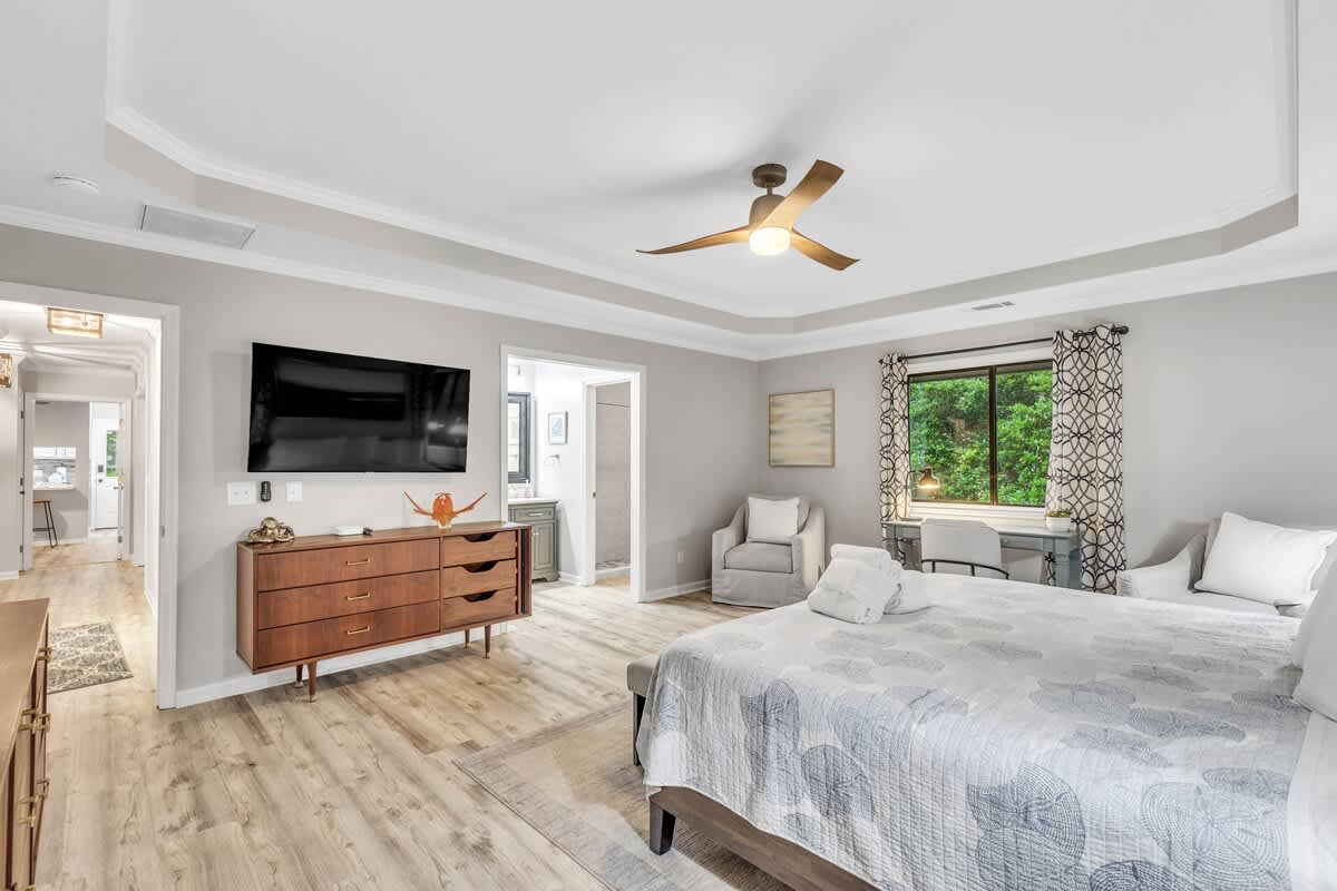 Primary Suite with King Bed and En-Suite Bathroom