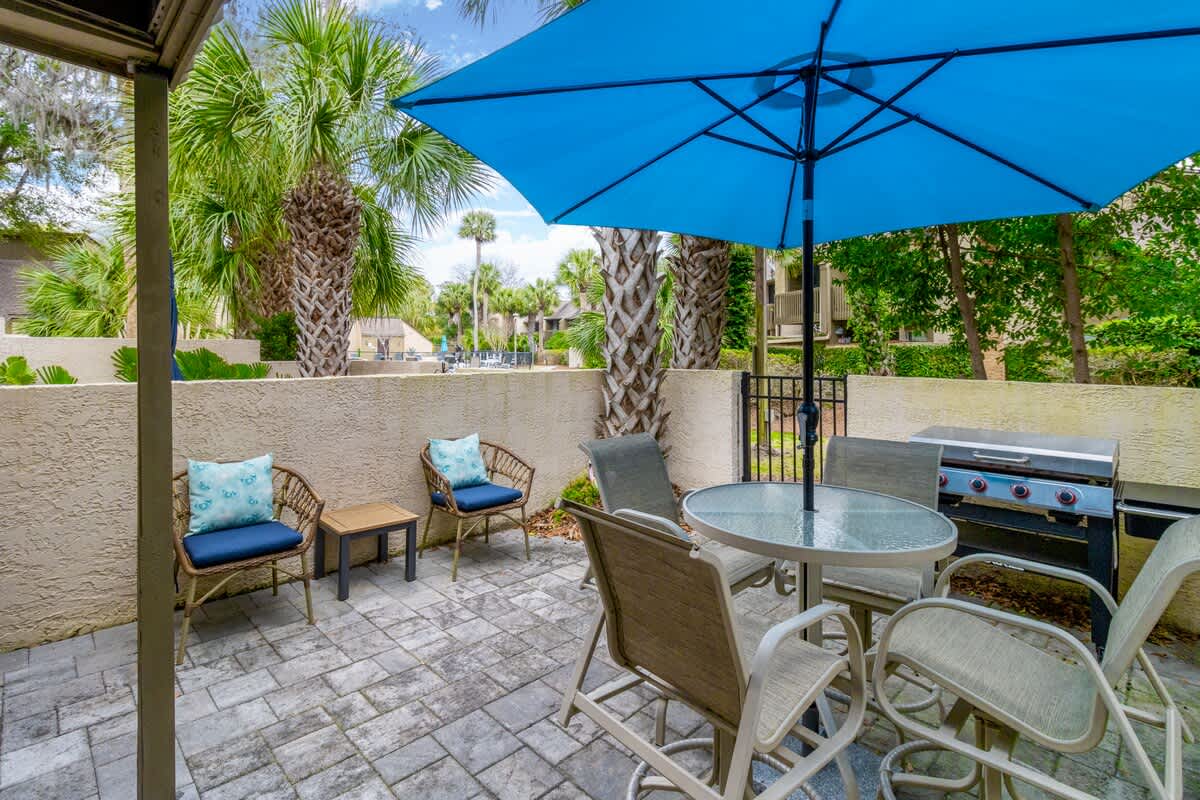 Private Courtyard Patio Close to Pool