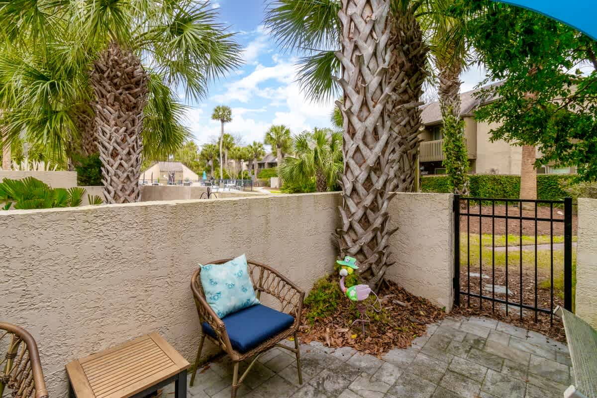 Private Courtyard Patio Close to Pool