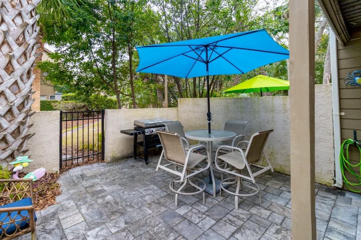 Private Courtyard Patio Close to Pool