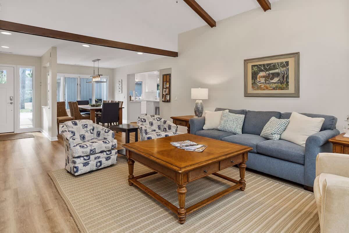 Open Living Area with Vaulted Ceilings