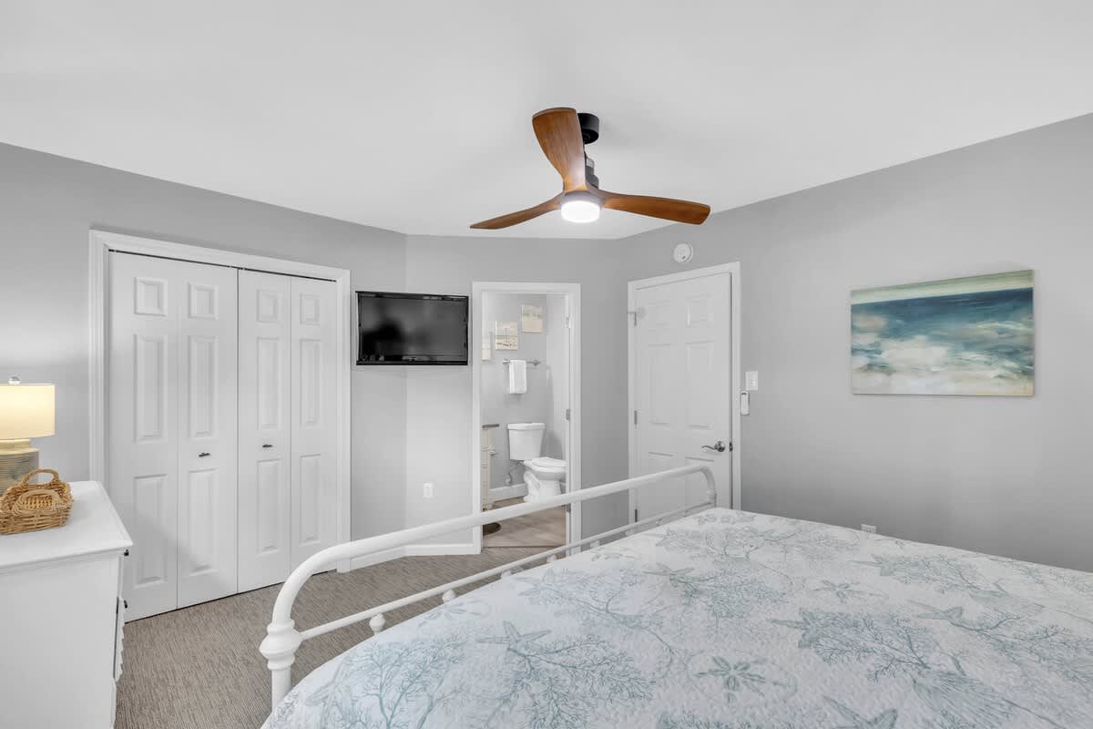 Guest Bedroom with King Bed and En-Suite Bathroom
