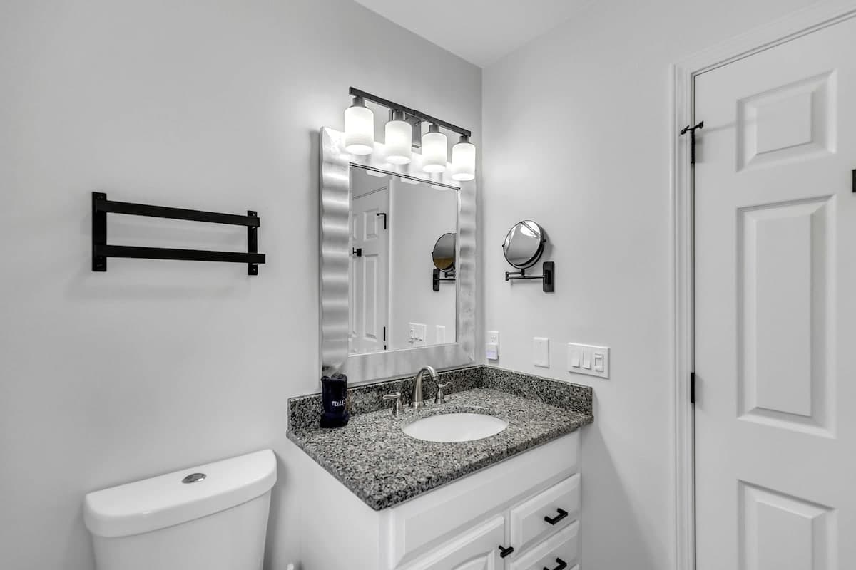 Primary En-Suite Bathroom