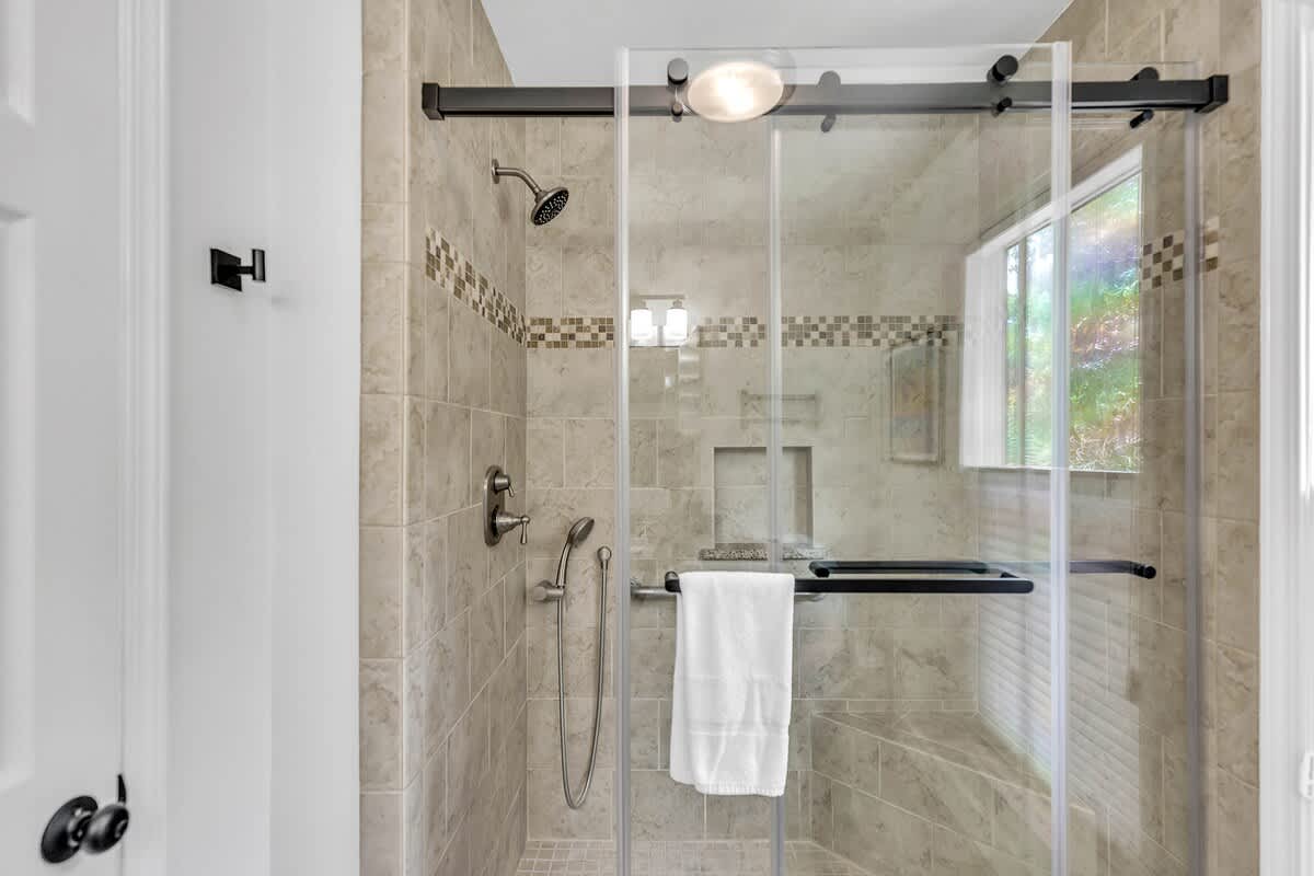 Primary En-Suite Bathroom
