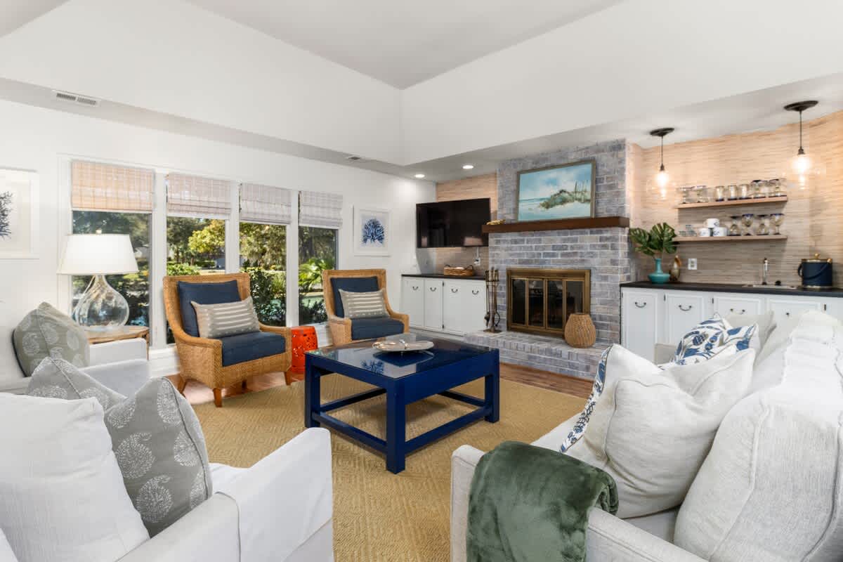 Light-filled space designed for relaxing and gathering