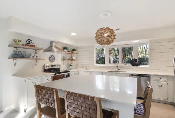 Bright, open layout ideal for entertaining