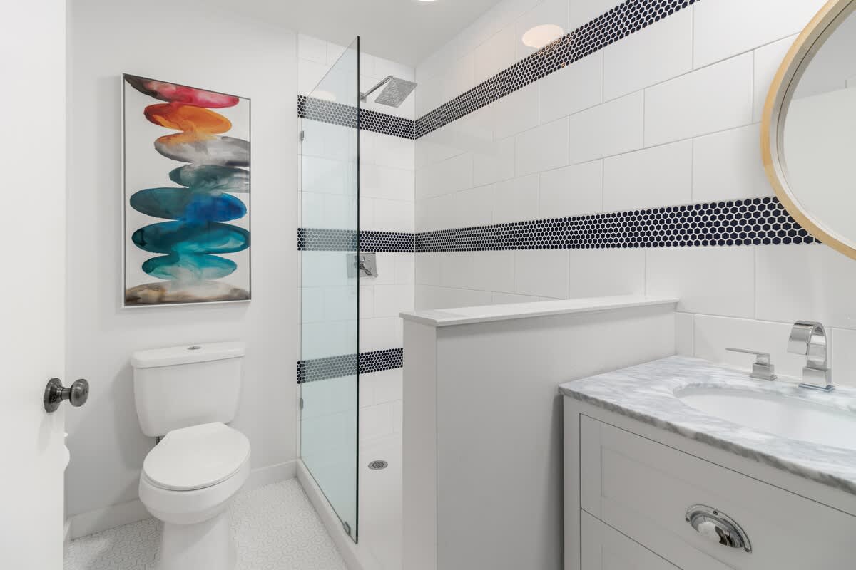 Queen bedroom en suite bath