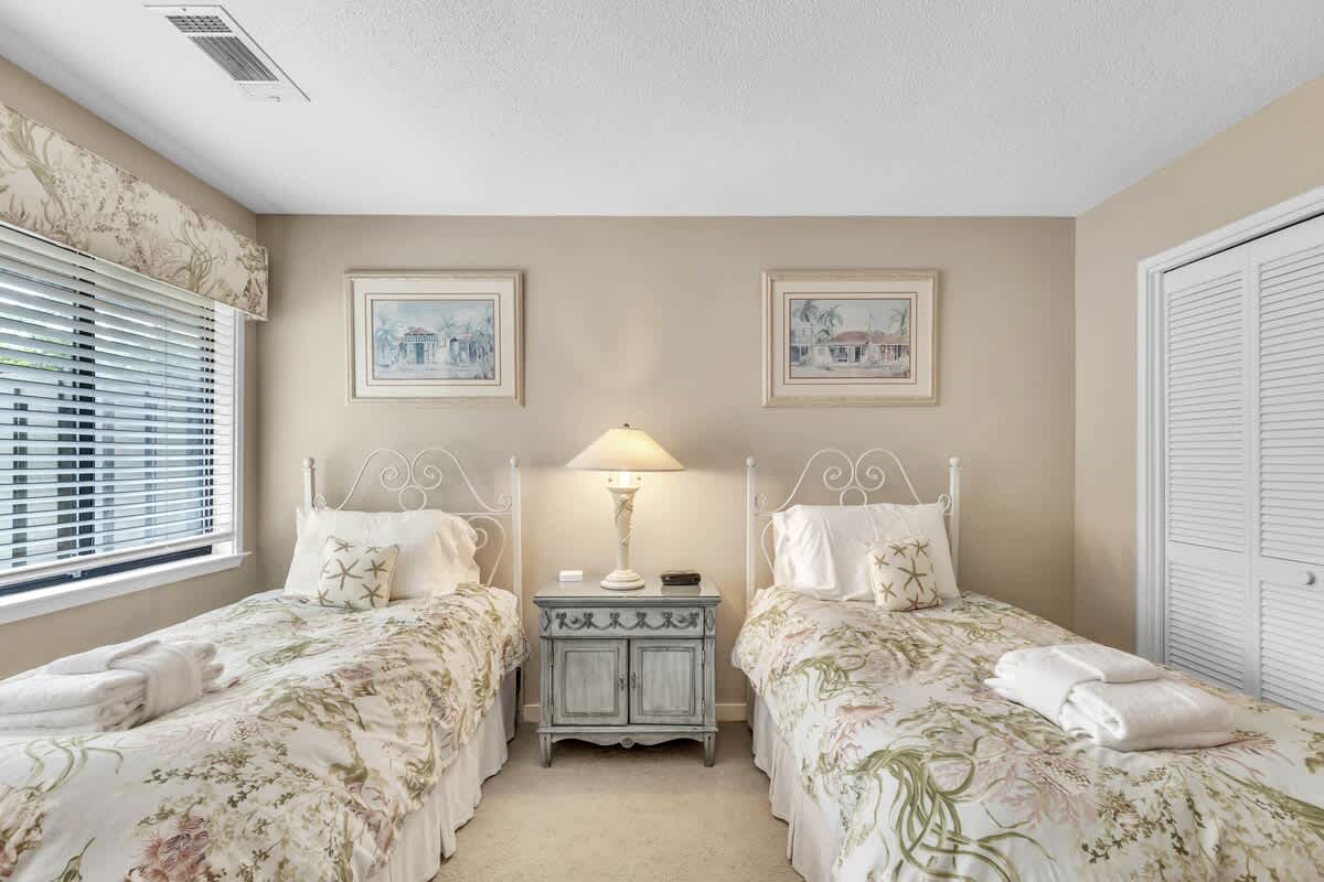 Guest Bedroom with Twin Beds